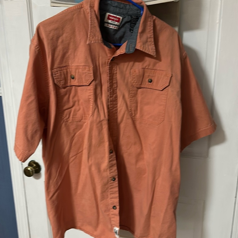 Men’s XL wrangler SHORT SHLEEV SHIRT W/collar